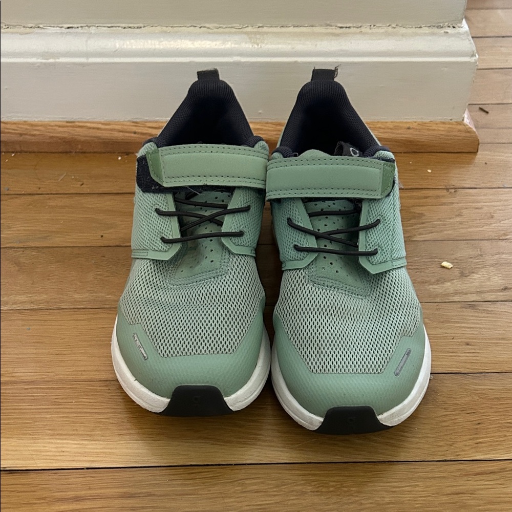 On Cloud Kids Sneakers. 1.5